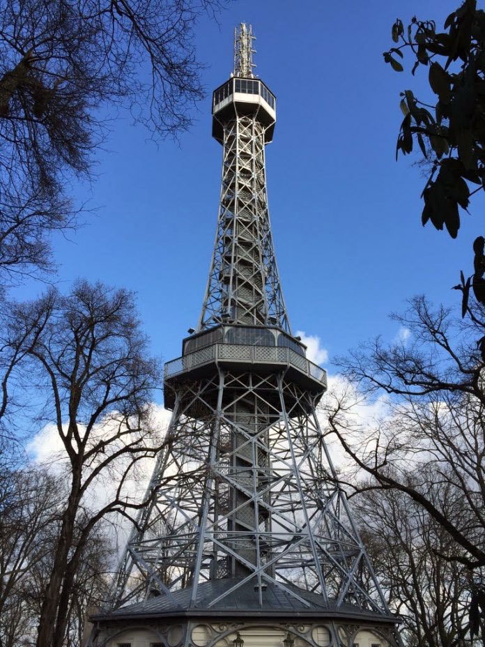 Praga: Torre Petrin Praga